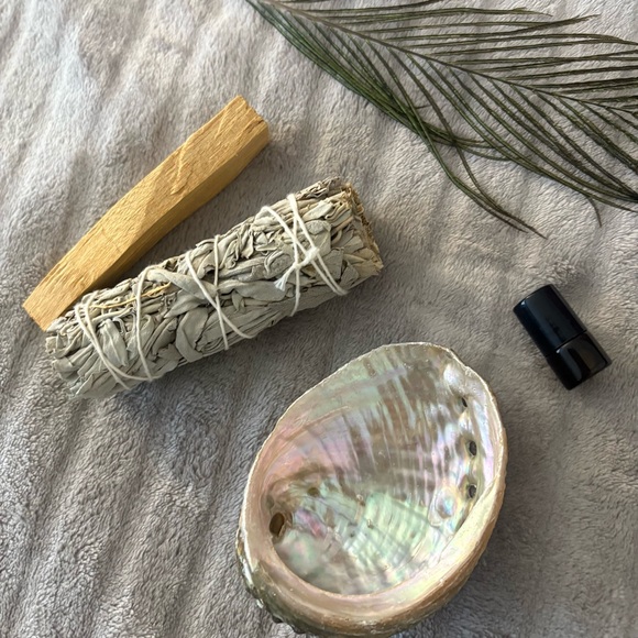 Spirit Cleanse Bundle – Smudge Kit with Selenite - Picture 2 of 3